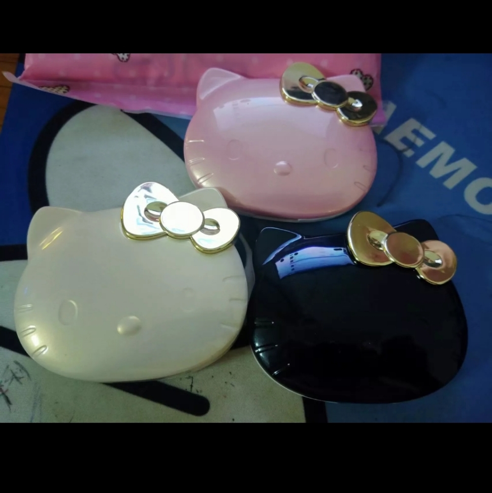 Hello Kitty Mirror Compact - Picture 14 of 15